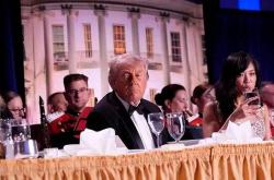 世界杯合法买球app -槍(qiāng)手亲口说出真相(xiāng)？刺杀目標(biāo)竟不是特朗(lǎng)普，三大(dà)疑问已(yǐ)經(jīng)浮出水面