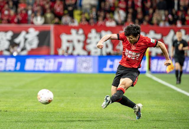 逆转取胜！成都蓉城七轮不败领跑中超｜图集